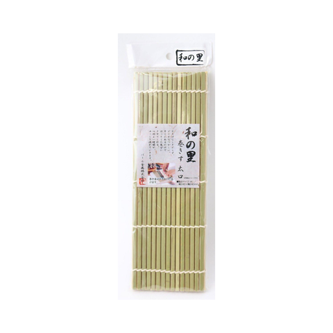 Packaged bamboo sushi rolling mat with Japanese text labels on a white background.